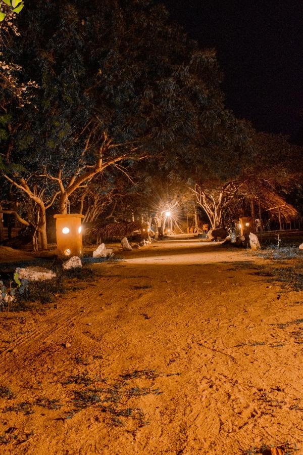 Sarada Beach Resort Yala ティッサマハーラーマ エクステリア 写真